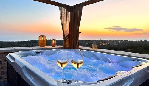 Deluxe Suite With Jacuzzi