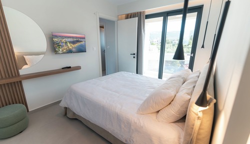 Three Bedroom Maisonette with Outdoor Hot Tub