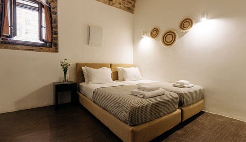 Standard double bed