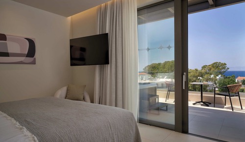 Superior High Floor Room with Panoramic Sea View & Jacuzzi