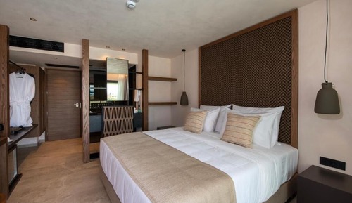Double Premium with Private Pool