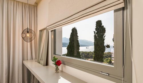 Luxury Suite, 1 King Bed, Kitchenette, Sea View
