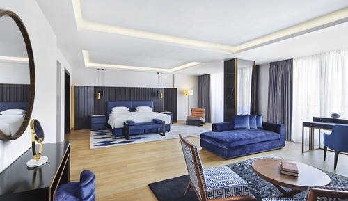 Athena Nike Suite with 1 King Bed