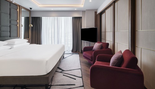Two Level Suite with 1 King Bed