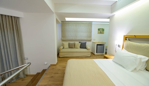 Superior Suite, Non Smoking, Pool View