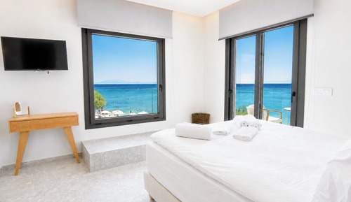 Panoramic Studio Suite, Patio, Sea View