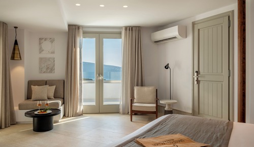 Sunset & Sea View Suite with Pool