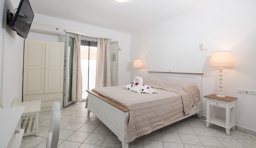 Classic Double Room, 1 Queen Bed, City View (Semi-basement)