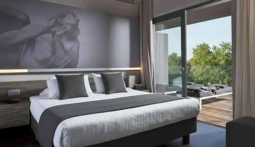 Garden View Suite 