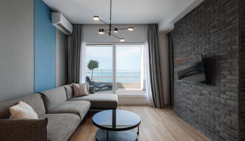 Deluxe Suite with Sea View