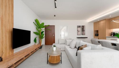 Four-Bedroom Luxury Apartment