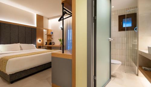 Two-Bedroom Deluxe Apartment with Balcony
