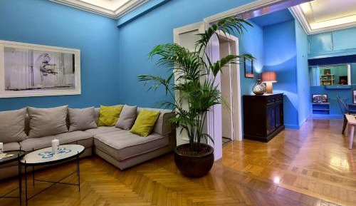 Four-Bedroom Deluxe Apartment