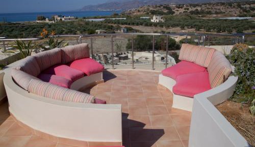 Deluxe One-Bedroom Apartment with Roof Terrace