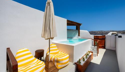 Junior Suite with Pool View