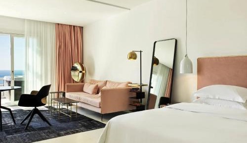 Exclusive Guestroom with Private Outdoor Jacuzzi