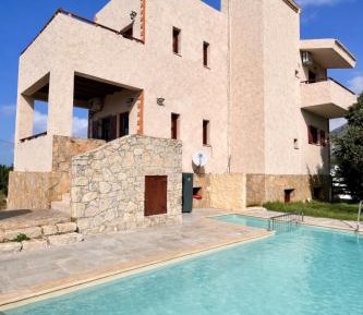 Three-Bedroom House-Villas Εvenos 