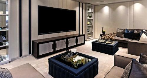 Four-Bedroom Luxury Apartment