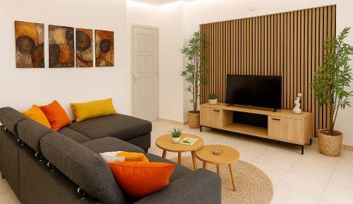 Two-Bedroom Deluxe Apartment with Balcony
