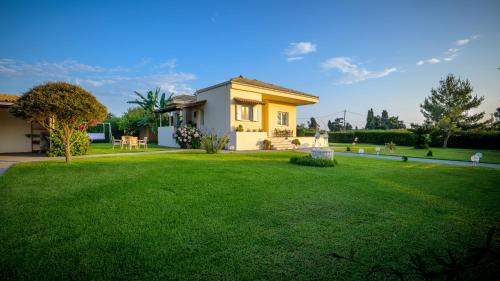 Villa with Garden View