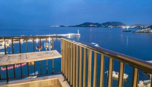 Two-Bedroom Apartment with Balcony and Sea View
