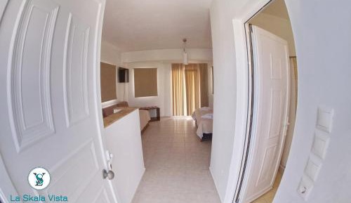 Deluxe Double Room (2 Adults + 1 Child)