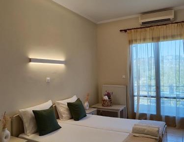 Double or Twin Room with Mountain View