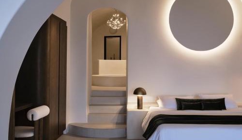 Deluxe Suite with Hot Tub and Caldera View