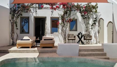 Exceptional Suite with Private Pool and Caldera View