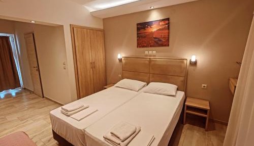 Deluxe Studio