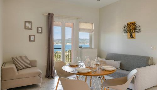 Family Two Bedroom Apartment with Sea View