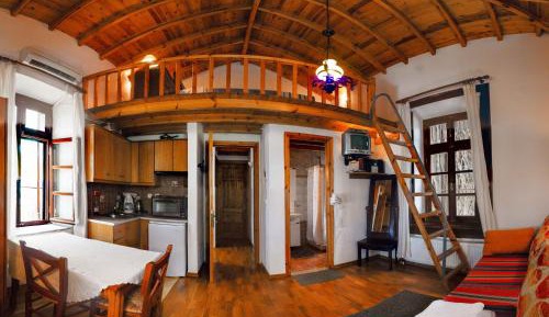 Studio (2 Adults)