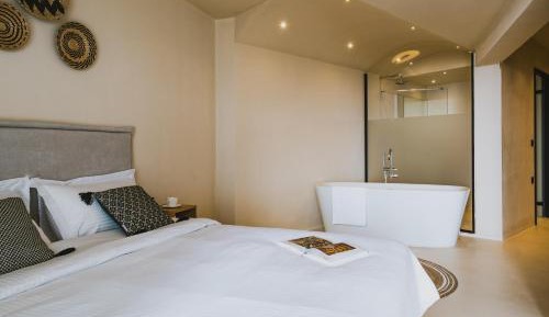 Deluxe Suite with Sea View