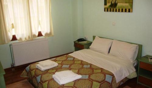 Studio (2 Adults)