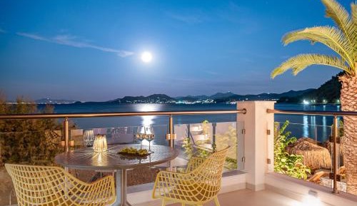 Deluxe Suite with Sea View
