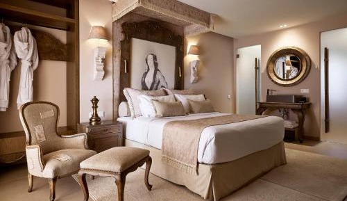 Signature Suite with Sea View & Hot-Tub