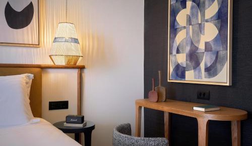 Superior King Room with Balcony and Inland View