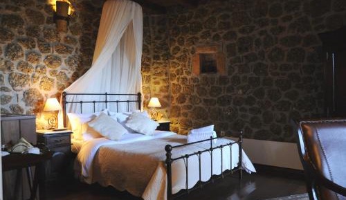 Deluxe Suite with Spa Bath