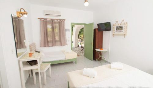 Triple Room-Kritamo