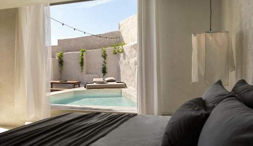Hideout Suite with Private Pool & Yard