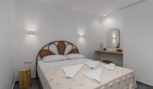 One-Bedroom Apartment with Sea View and Balcony