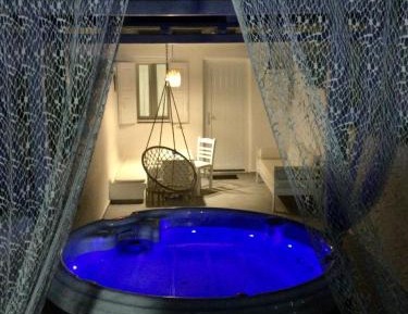 Two-Bedroom Apartment with External Hot Tub