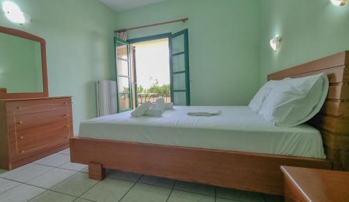 Double or Twin Room with Mountain View