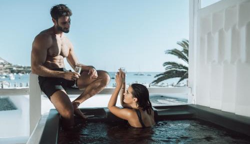Honeymoon Suite with Sea View and Hot Tub