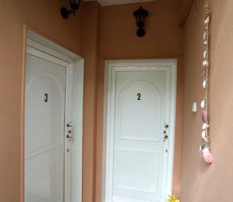 Studio (3 Adults)