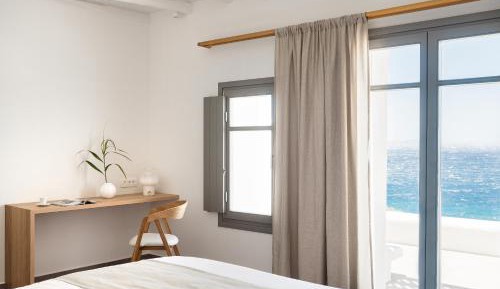 Secret Suite with Sea View and Ηeated Plunge Pool