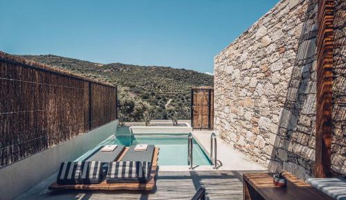 Junior Retreat With Private Pool & Mountain View