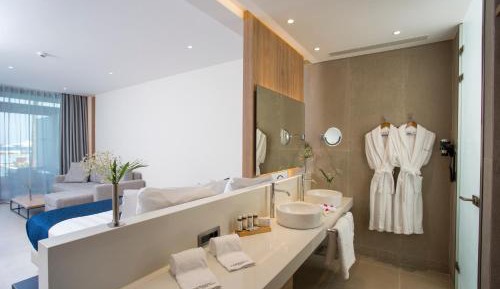 Junior Suite with Private Pool and Sea View