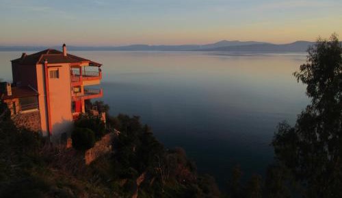 Studio Apartment with Sea View