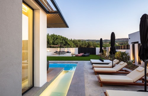 Pigi Villa | Luxury Villas - Steps to Local Amenities w Nearby Beach!